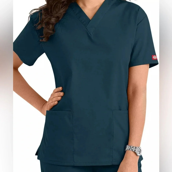 Dickies Eds scrub top and matching pants. Size medium for both. Caribbean blue - Picture 1 of 3